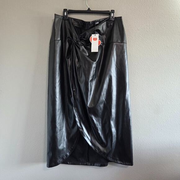 Faux Leather Black Long Skirt Women's Plus Size 1XL Wrap Twist Detail - Picture 3 of 10